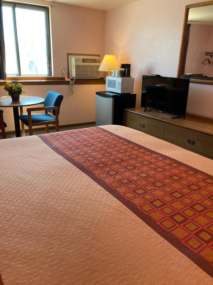 Queen Room interior