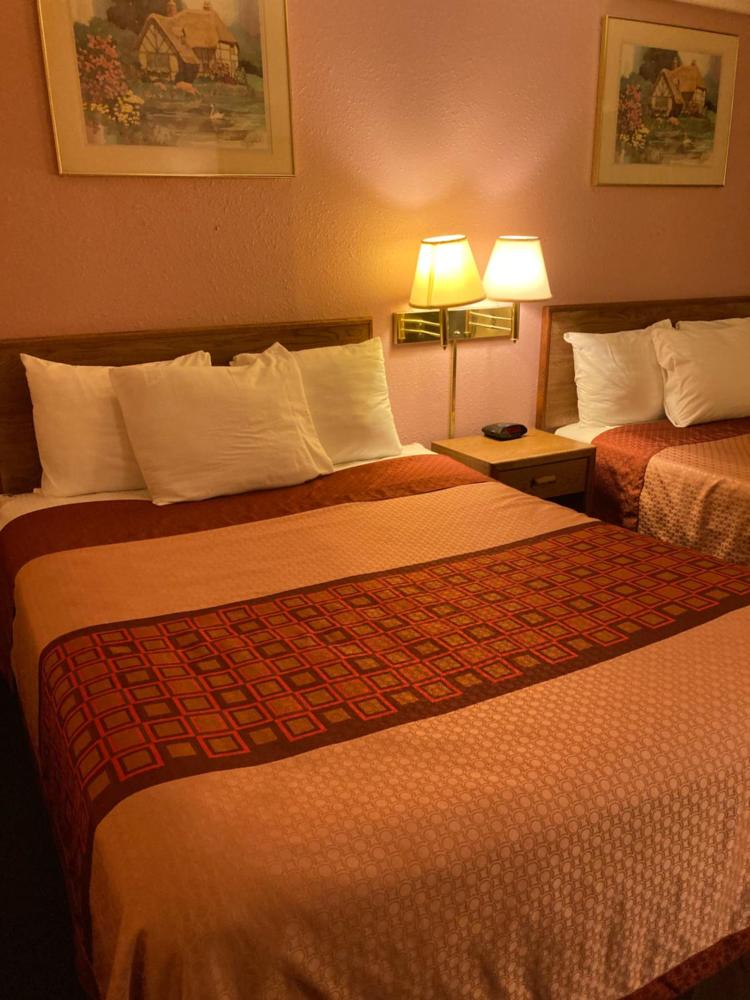 Deluxe Queen Room interior